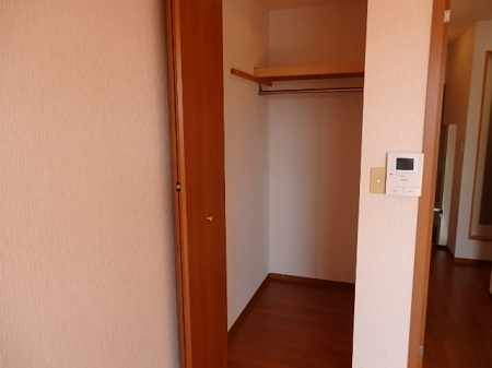 ヒューマン・エムズコート沼Ｂ　203号室